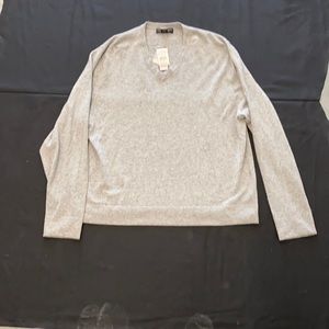 V neck cut light sweater